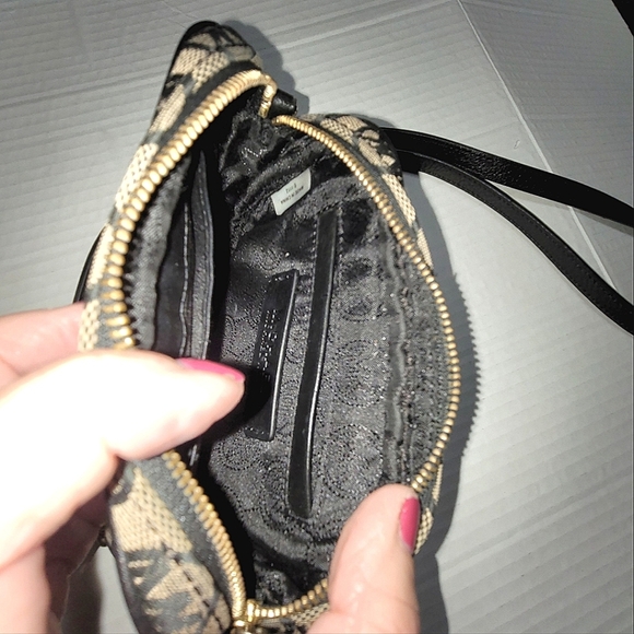 Michael Kors Black/Tan Mini Crossbody with Gold Hardwire - Picture 10 of 12